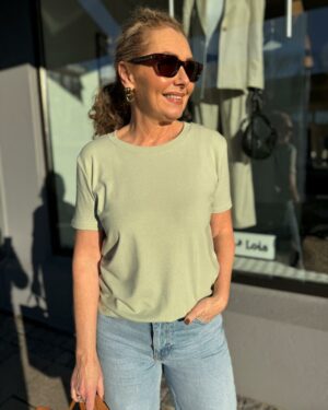 Lila Tee Oliven