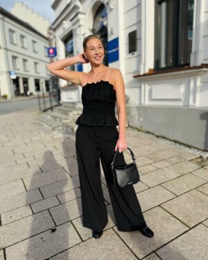 LauraFV Black