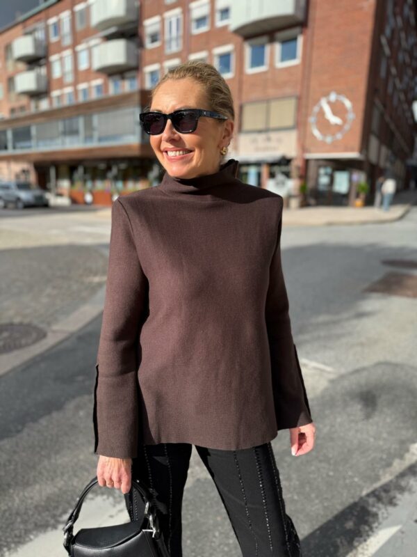 Ginny Button Brown