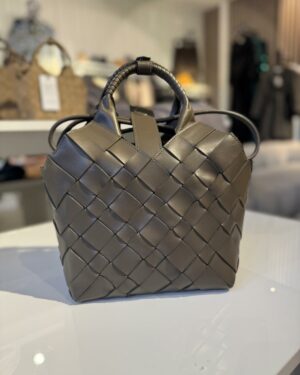 Misu, Kombu Green, O