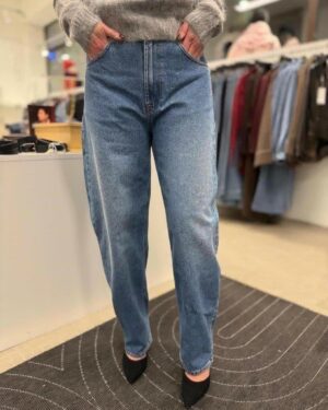 Reign Barrel Jeans