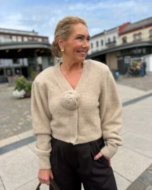 KNIT FLOWER CARDIGAN