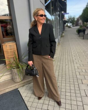 JennyFV Black